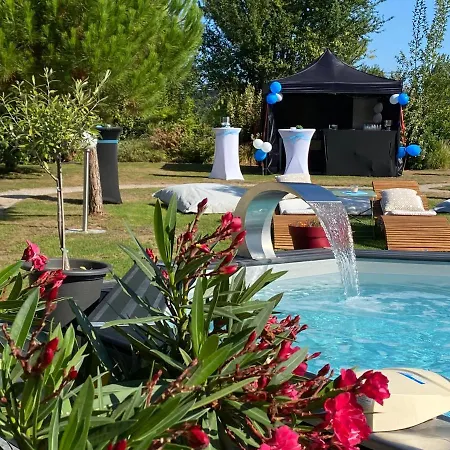فندق مبيت وإفطار Au Domaine Fresnois 3*