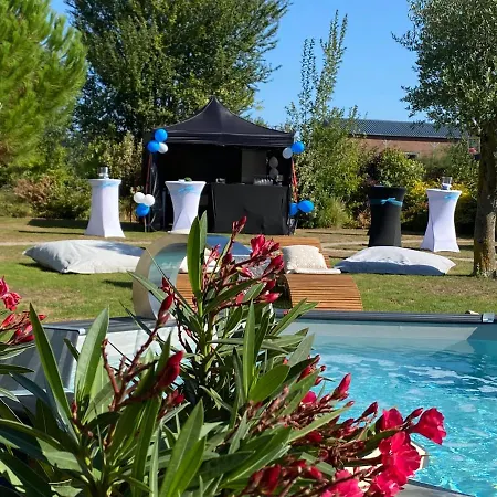 فندق مبيت وإفطار Au Domaine Fresnois 3*