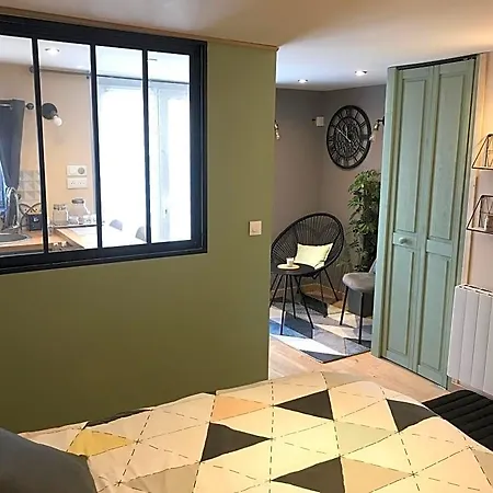 Au Domaine Fresnois Bed & Breakfast